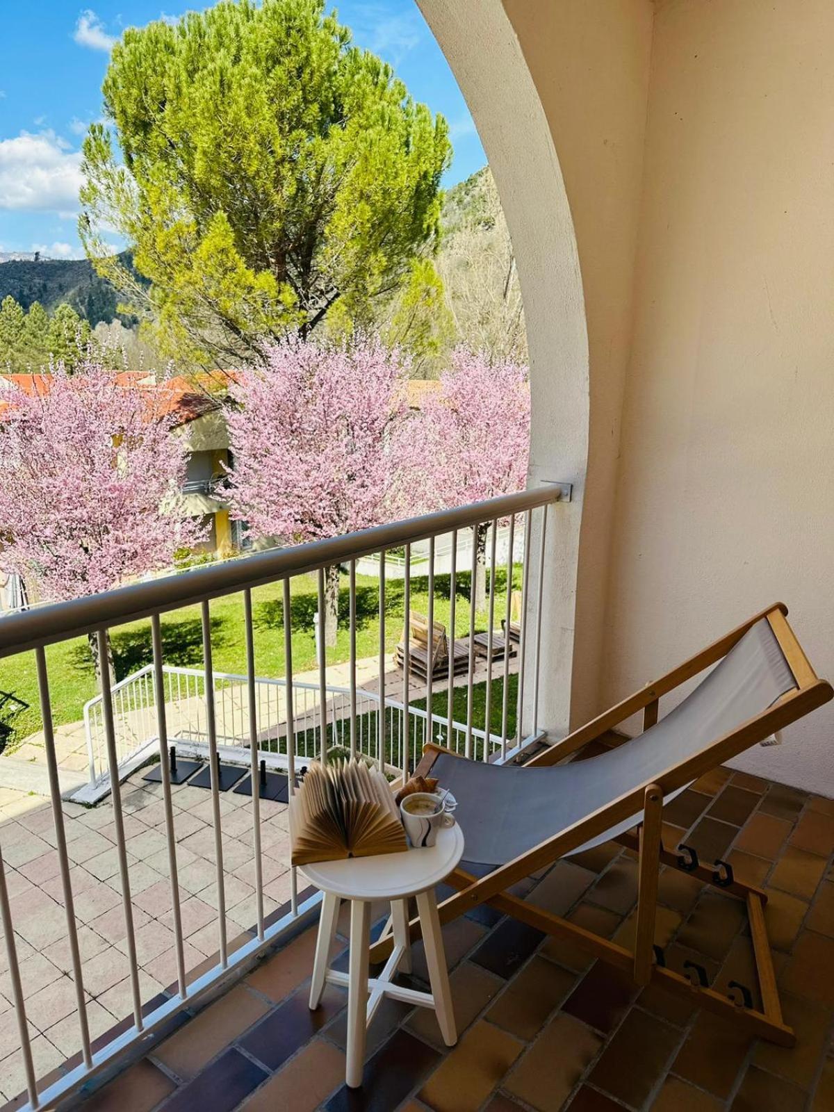 Hotel Le Refuge Des Sources Digne-les-Bains Bagian luar foto