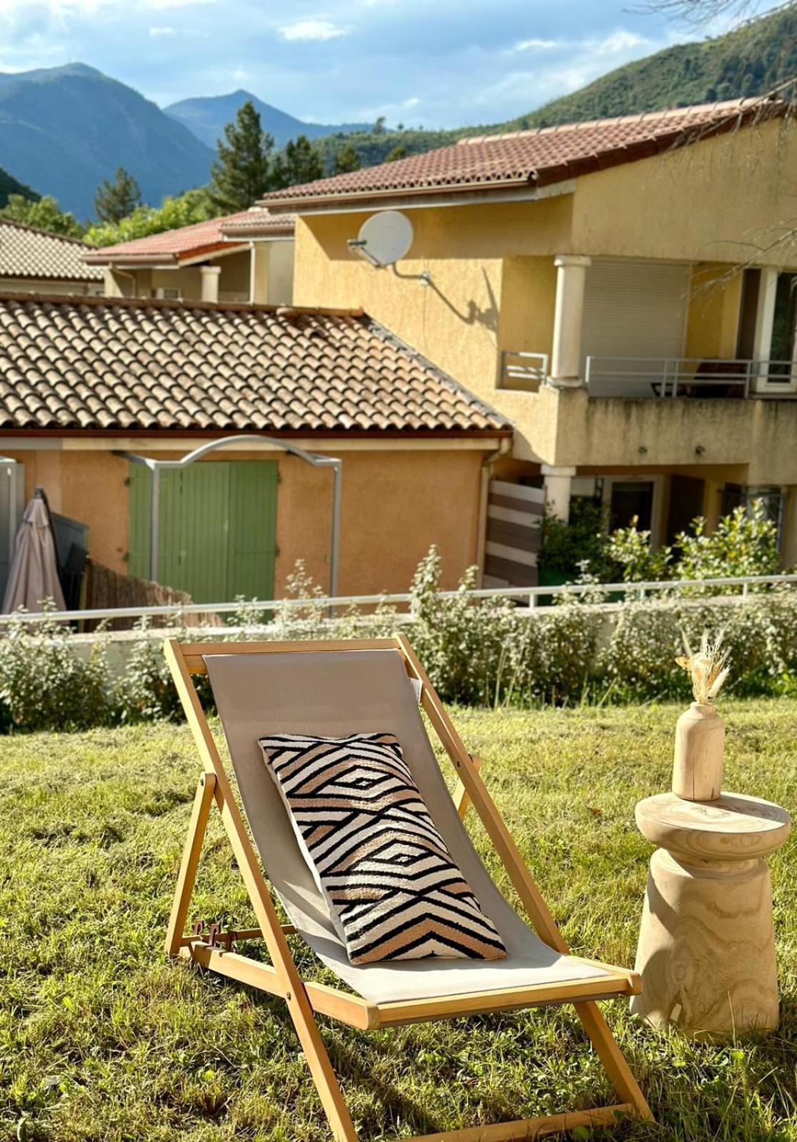Hotel Le Refuge Des Sources Digne-les-Bains Bagian luar foto